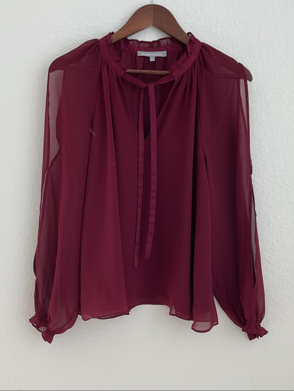 DANIEL RAINN Burgundy Tie-Neck Chiffon Blouse Fully Lined Body | medium